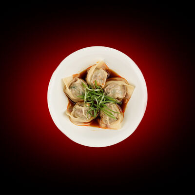 Вонтоны в пряном соусе с говядиной в Китайские Новости по цене 620 ₽