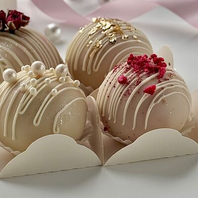 Пирожное Картошка (Красный бархат в белом шоколаде) в Di Panna Confetteria по цене 950 ₽