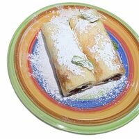 Блинчики с Нуттелой, клубникой и сливочным сыром в Adriano