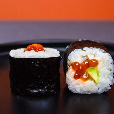 Икура маки в SushiShark по цене 320 ₽