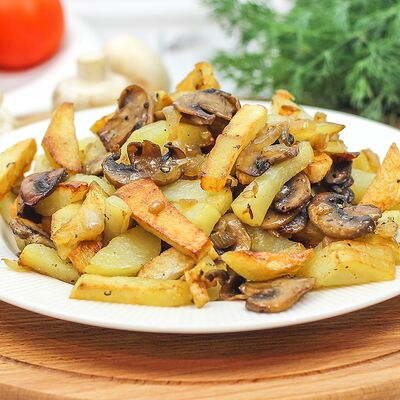 Картофель жаренный с грибами и луком в Кафе Biscuit по цене 290 ₽