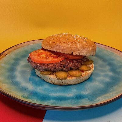 Гамбургер в Kamareka по цене 260 ₽