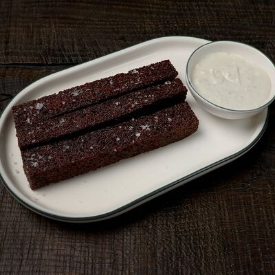 Гренки, соус блю чиз в Dacha restaurant по цене 480 ₽