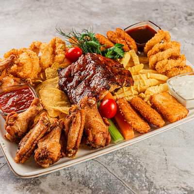 Ассорти пивных закусок в Биродром и Панчетта по цене 2800 ₽