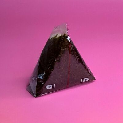 Онигири с лососем в Хочу суши по цене 359 ₽