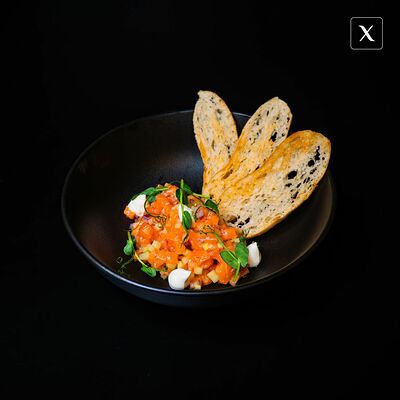 Тартар с лососем в Хука Холл по цене 1480 ₽