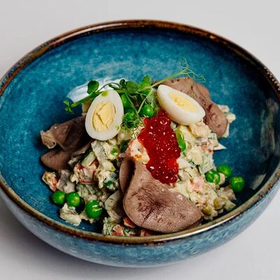 Оливье с языком и красной икрой в Голый повар по цене 690 ₽