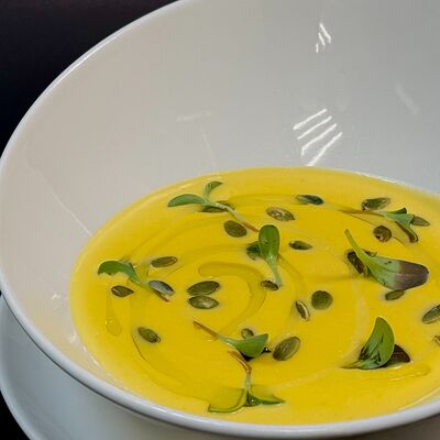 Суп-крем из тыквы со сливками и семечками в Lemongrass по цене 335 ₽