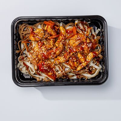 Удон с курицей в Слойка по цене 262 ₽