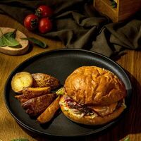 Бургер с брусничным соусом в #ВМЯСО