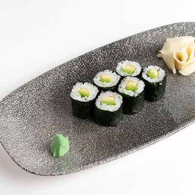 Маки с авокадо в Under the sea по цене 450 ₽