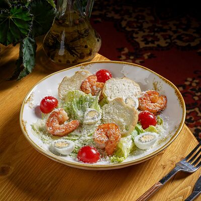 Цезарь с креветками в Гастробар Библиотека по цене 720 ₽