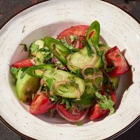 Овощной салат по-грузински с ароматным маслом в Колхида Palace