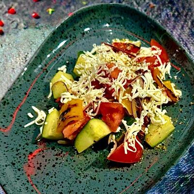 Шопский салат в Мякоть по цене 570 ₽