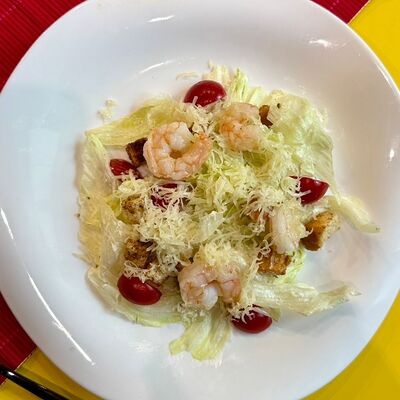 Цезарь с креветками в Уфтанма по цене 499 ₽