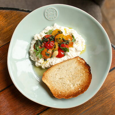 Рикотта с теплыми томатами в Сыроварня по цене 570