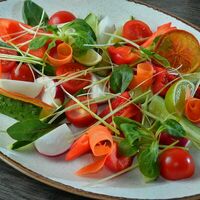 Ассорти из свежих овощей в Кафе Biscuit