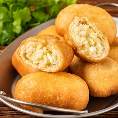 Пирожок жареный с рисом и яйцом в Бахетле по цене 90 ₽