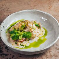 Голубцы с уткой и сливочно-грибным соусом в Tutta La Vita