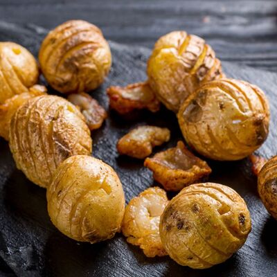 Картофель молодой с салом в Шашлыки на углях по цене 300 ₽