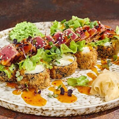 Ролл темпура с тунцом под соусом манго-чили в Гастробар DOM по цене 650