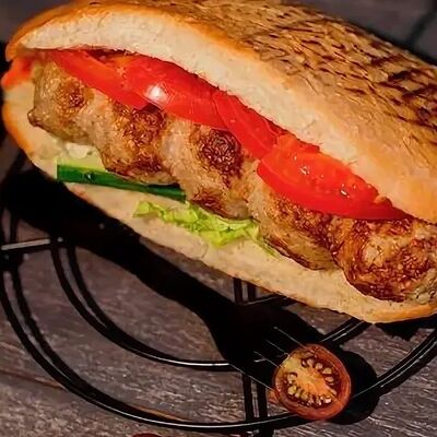 Люля-кебаб в булкев Шаурма от души по цене 440 ₽