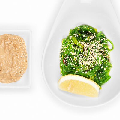 Салат из морских водорослей в Sushi House по цене 390 ₽