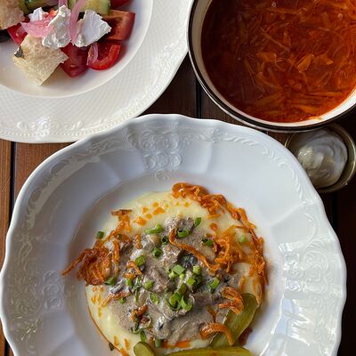 Греческий салат + Борщ + Бефстрогановв Gonzo по цене 770 ₽