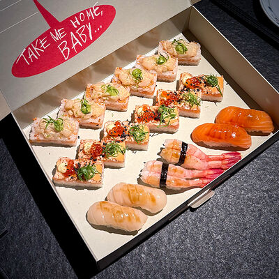 Ultima set в Self Edge Japanese по цене 5900 ₽