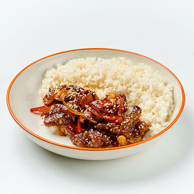 Рис с говядиной по-сычуаньски в 7:35 Заря & KitaEast по цене 710 ₽