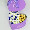 Белые ромашки с конфетами Ferrero Roche в Дарите красиво по цене 3890