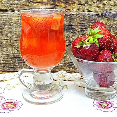 Земляничный морс большой в Трдельник по цене 220 ₽