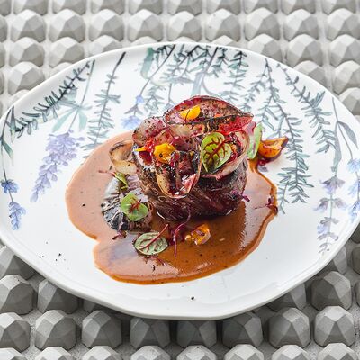 Филе миньон с обожженным луком, глазурью из свеклы и соусом из перца в KITCHEN по цене 1900 ₽