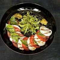 Капрезе в Кафе Мясо