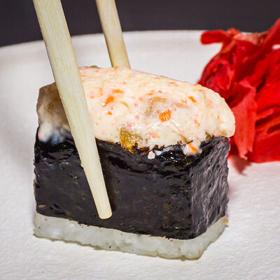 Суши Запеченная креветка в Суши Море Мото по цене 129 ₽