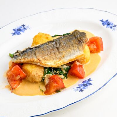 Филе сибаса с картофельными крокетами и томатами в Culture по цене 910 ₽