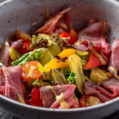 Бизнес-ланч Салат с ростбифом в Goodman по цене 370 ₽