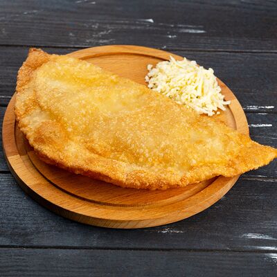 Чебурек с сыром в Хачапурия по цене 380 ₽