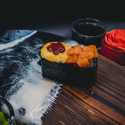 Гункан хот лосось в Sushi Time по цене 220 ₽