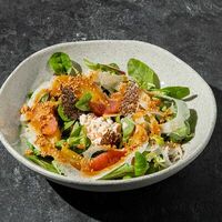 Зелёный салат с цитрусом и мясом камчатского краба в Муссон