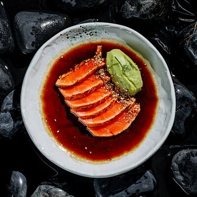 Татаки из лосося в Эхо по цене 1430 ₽