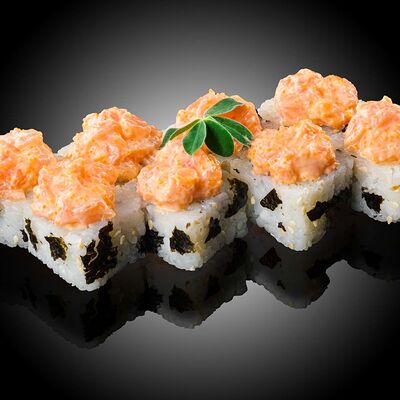 Тартар с лососем Юдзу в Sushi & More по цене 630 ₽