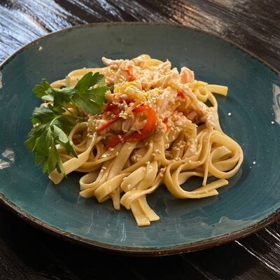 Лапша пшеничная с курицей и овощам в Длинный нос по цене 375 ₽