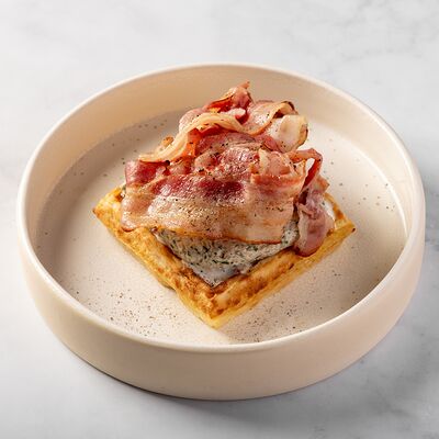 Картофельная вафля с беконом и грибным риетом в FOBS по цене 800 ₽