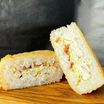 Онигири Темпура с курицей в ГансРолл по цене 245 ₽