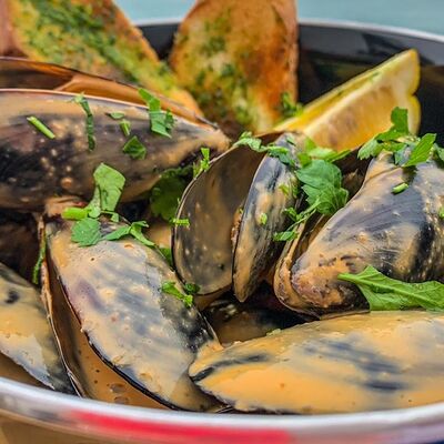 Мидии в соусе том ям в Берлога по цене 920 ₽