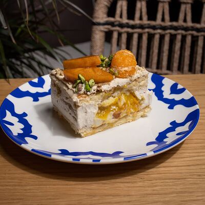 Торт с хурмой в Lali по цене 640 ₽