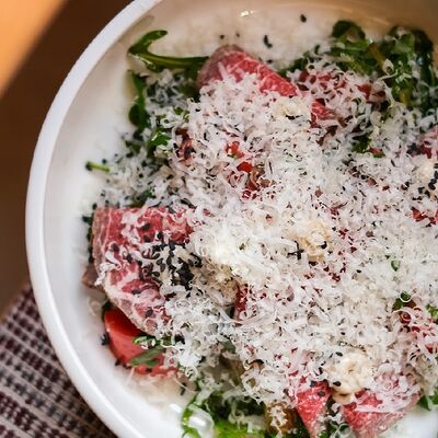 Салат с ростбифом и пармезаном в The Odi по цене 28 р.