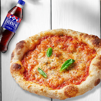 Пицца Маргарита и Evervess Кола в Перчини по цене 500 ₽