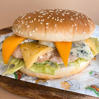 Бургер Четыре Сыра в Piccola Pizza по цене 390